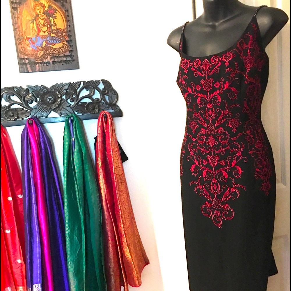 Maggy London Black/ red embroidery evening dress